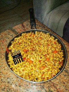 A picture of Stir fry macaroni.