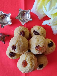 पाकातले रवा लाडू (pakatale rawa ladoo recipe in marathi) रेसिपी चे मुख्य फोटो