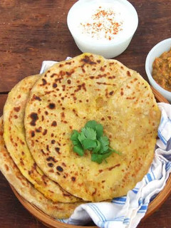 A picture of Aloo ka paratha.