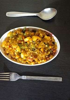 साबूदाना खिचड़ी (sabudana khichdi recipe in Hindi) रेसिपी मुख्य फोटो