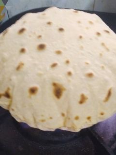 फुलका (phulka recipe in marathi) रेसिपी चे मुख्य फोटो