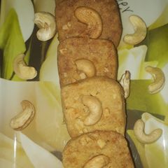 A picture of Cashew nut cookies.