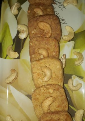 A picture of Cashew nut cookies.