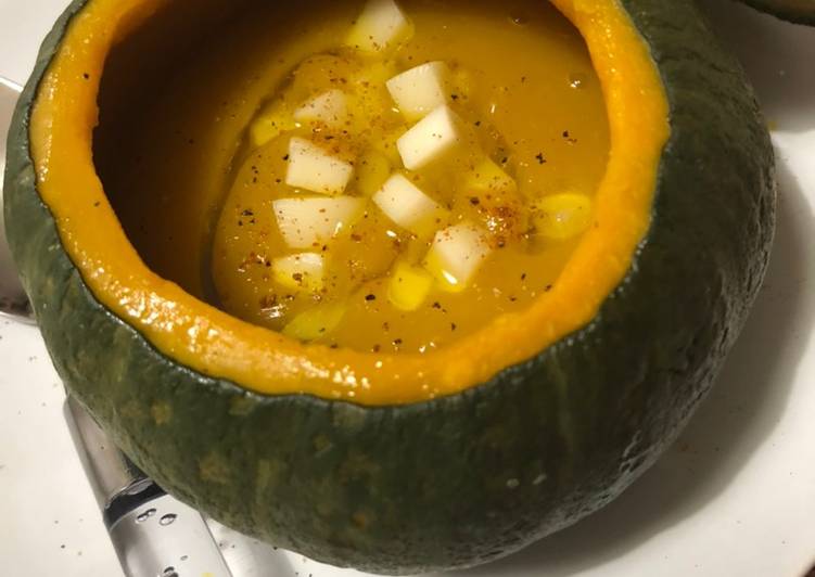 Vellutata di zucca con dadolata Di scamorza