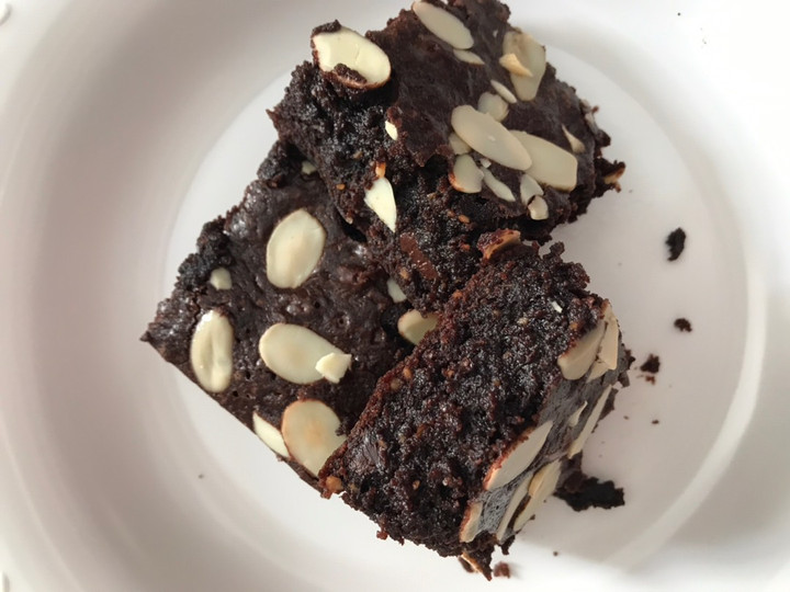 Resep Brownies Lumer with Almond Wajib Dicoba