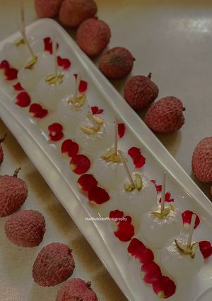 A picture of Lychee Sandesh.