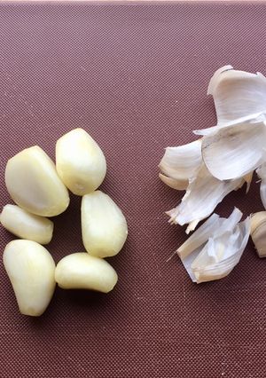 A picture of Trick: How to peel a garlic (so your hands don’t smell of it).