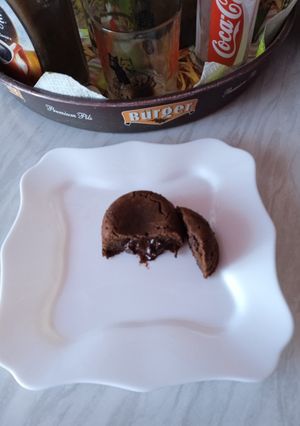 O poză a rețetei Lava cake de ciocolata.