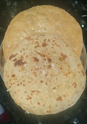 પડ વાળી રોટલી (Pad Vali Rotli Recipe In Gujarati) રેસીપી મુખ્ય ફોટો