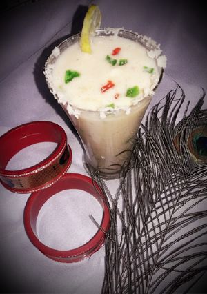 A picture of Banana yogurt shake.