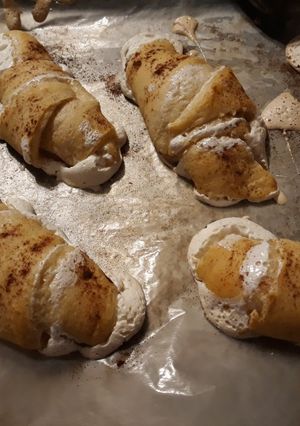 A picture of Cinnamon filled cressents.
