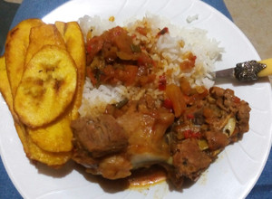 Una foto de Huesos carnudos de cerdo guisados con curry