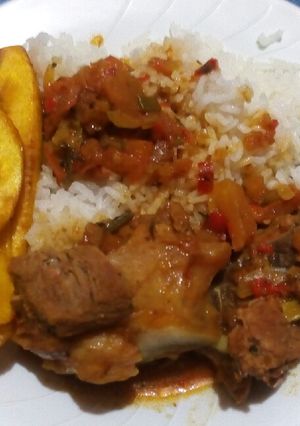 Una foto de Huesos carnudos de cerdo guisados con curry