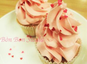Hình của món Cupcake Vani Màu Hường cho Valentine's Day.
