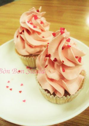Hình của món Cupcake Vani Màu Hường cho Valentine's Day.