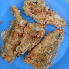 A picture of Fried baby hake.