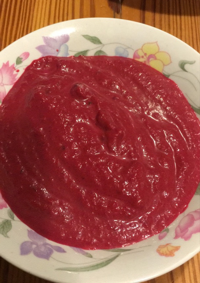 Una foto de Sopa crema de remolacha