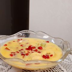 Vanilla custard with fruits A picture of Vanilla custard with fruits.