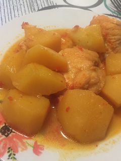 Una foto de Rape guisado con patatas 🥔 🐠