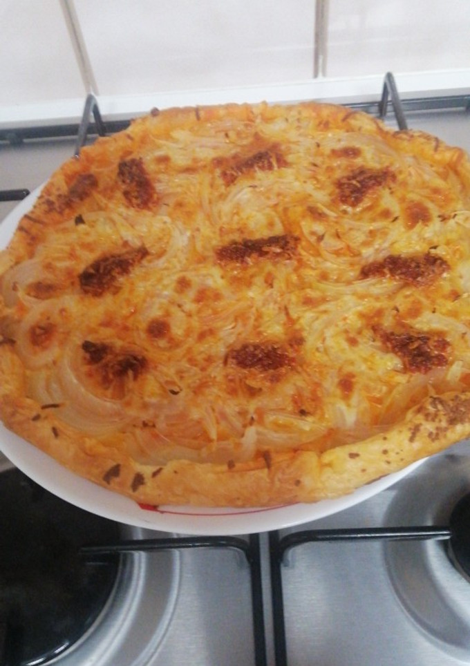 Una foto de Hojaldre de sobrasada, cebolla y queso!