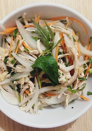 Hình của món Nộm gà xé phay.