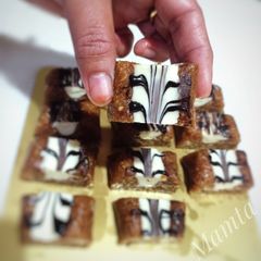 A picture of Treaty bites (peanut dates bites).