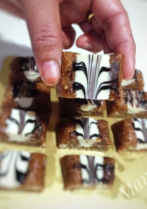 A picture of Treaty bites (peanut dates bites).
