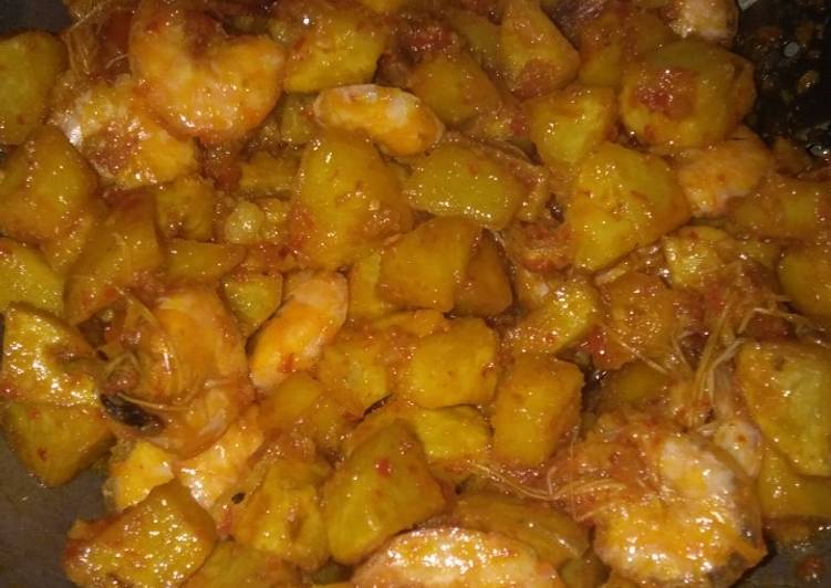 Bagaimana Menyiapkan Balado kentang udang #sabtuseafood, Lezat Sekali