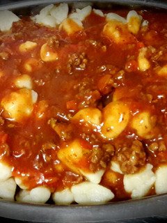 Una foto de Ñoquis livianos con bolognesa