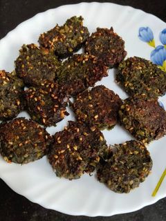 कोथिंबीरवडी (kothimbir wadi recipe in marathi) रेसिपी चे मुख्य फोटो