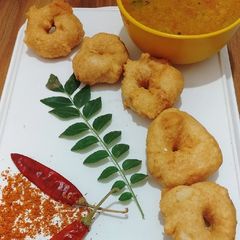 Medu Vada A picture of Medu Vada.