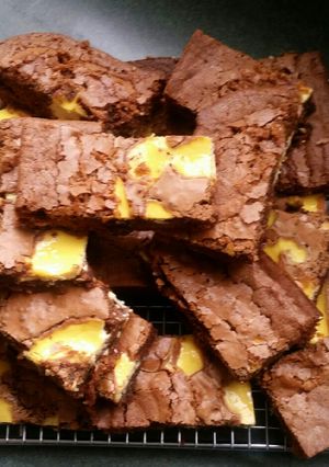 A picture of Lemon Ricotta Brownies.
