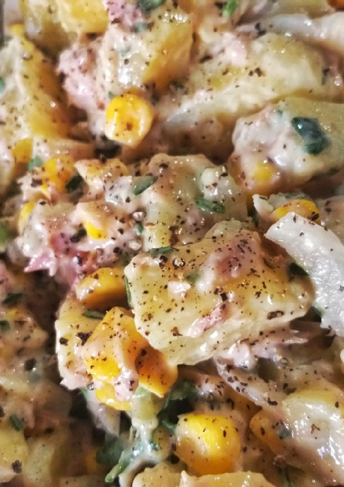 Una foto de Ensalada de papa y atún
