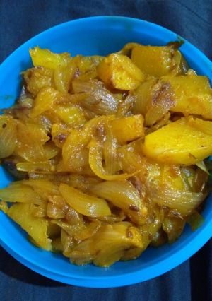 A picture of Aloo pyaz.