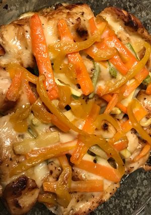 Una foto de Rollos de pollo gratinados 🥦🥕🧀
