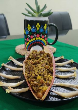 A picture of Mochar Ghonto (banana flower).