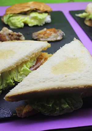 Foto principal de Triángulos de jamón y bollo de leche