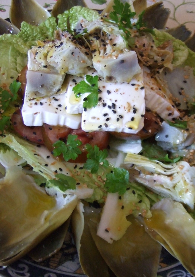Una foto de Ensalada de alcachofas marinadas en lima