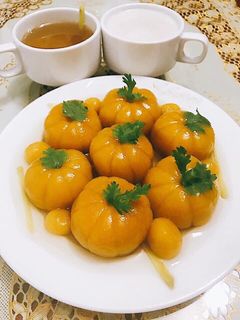 Hình của món Chè trôi nước bí đỏ.