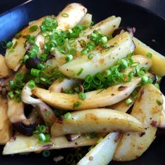 A picture of Potato & King Oyster Mushroom with Garlic Anchovies.