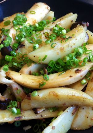 A picture of Potato & King Oyster Mushroom with Garlic Anchovies.