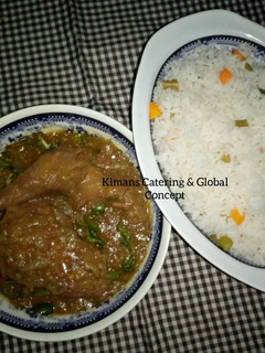 A picture of Onion soup with white rice.