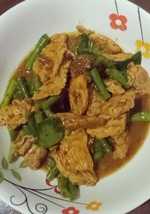 รูปของ หมูผัดถั่วฝักยาวพริกแกงใต้ สูตรโลว์คาร์บ