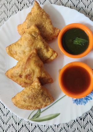 सामोसा (SAMOSA RECIPE IN MARATHI) रेसिपी चे मुख्य फोटो 