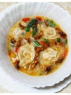 ত্রুটন্স ওয়ান্টন ভেজ স্যুপ (Croutons Wonton Veg Soup recipe in bengali) রেসিপির প্রধান ছবি