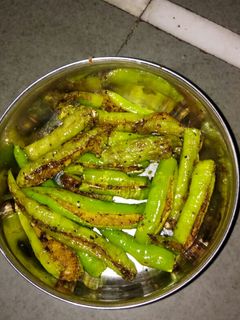 ભરેલા મરચાં (Bharela Marcha Recipe In Gujarati) રેસીપી મુખ્ય ફોટો