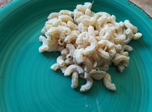 Una foto de Pasta corta fría con eneldo