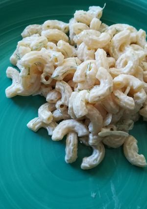 Una foto de Pasta corta fría con eneldo