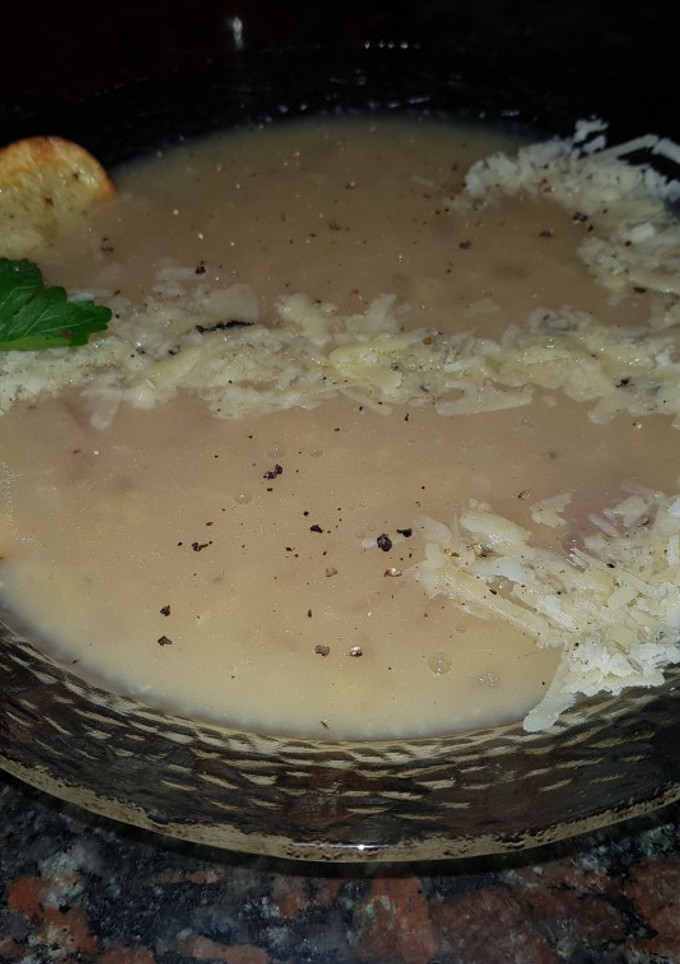 Una foto de Sopa de cebollas cremosa. soupe à l'oignon