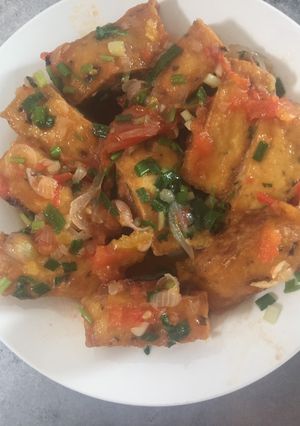 Hình của món Đậu phụ nhồi thịt sốt cà chua.